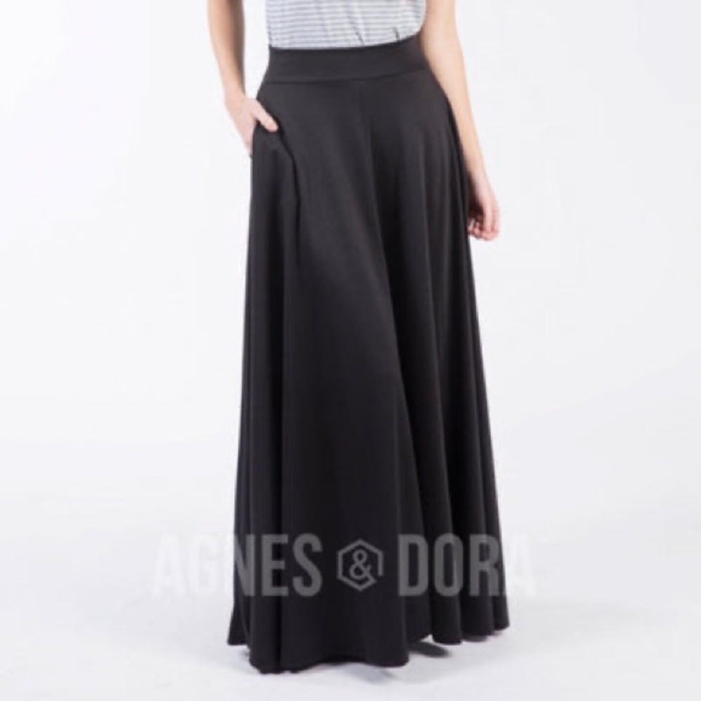 Agnus and Dora black ball skirt- xxl nwt